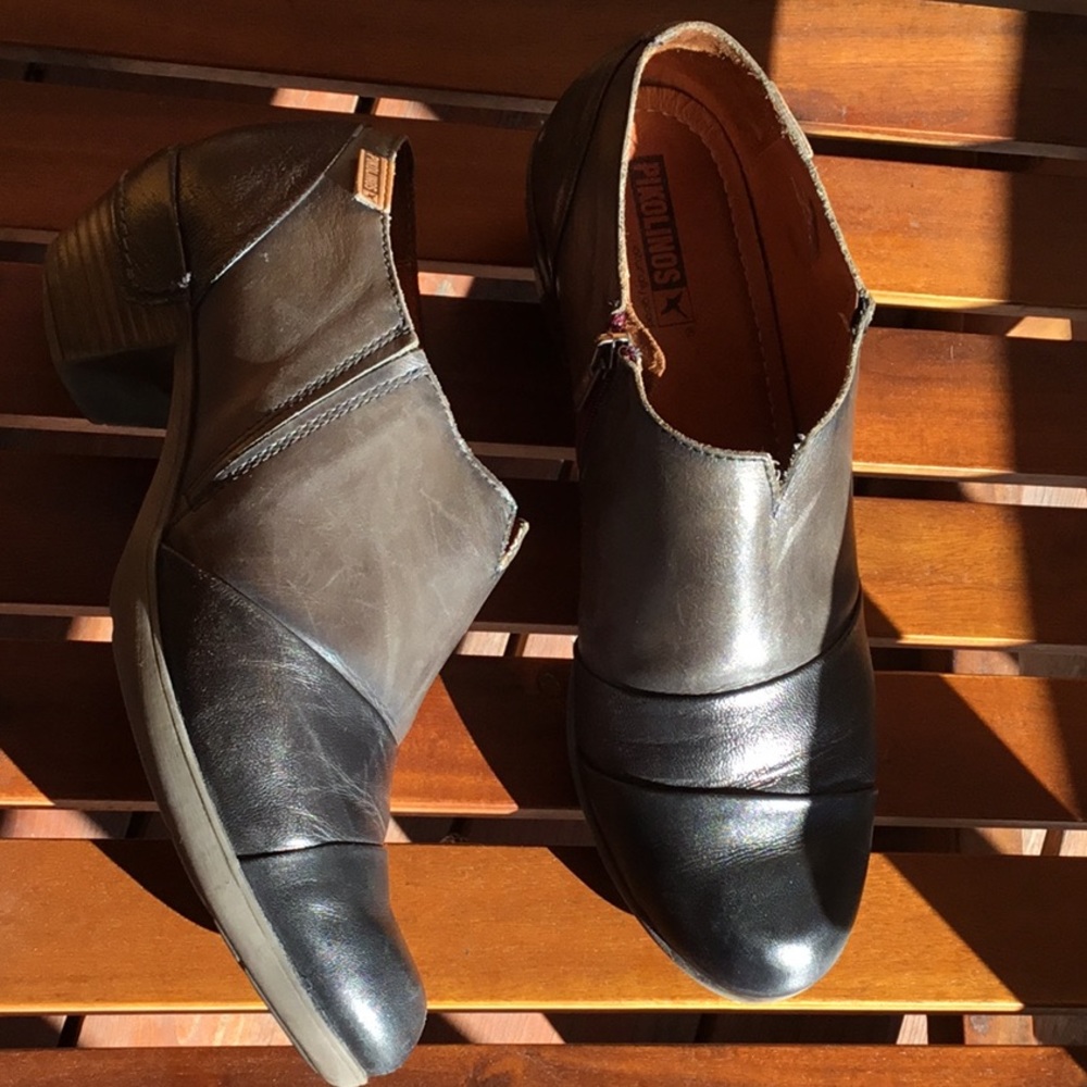 Pikolinos soft leather low bootie w/ inside zip.